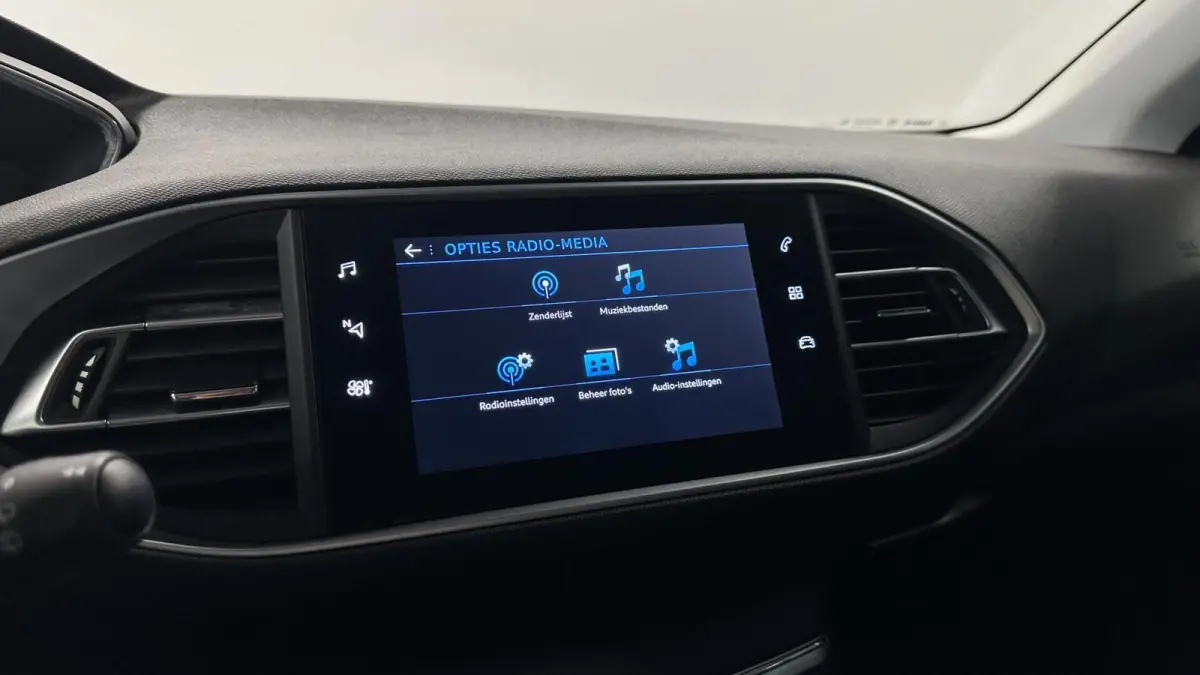 1.2 PureTech Active Pack TREKHAAK NACI LM CARPLAY.
