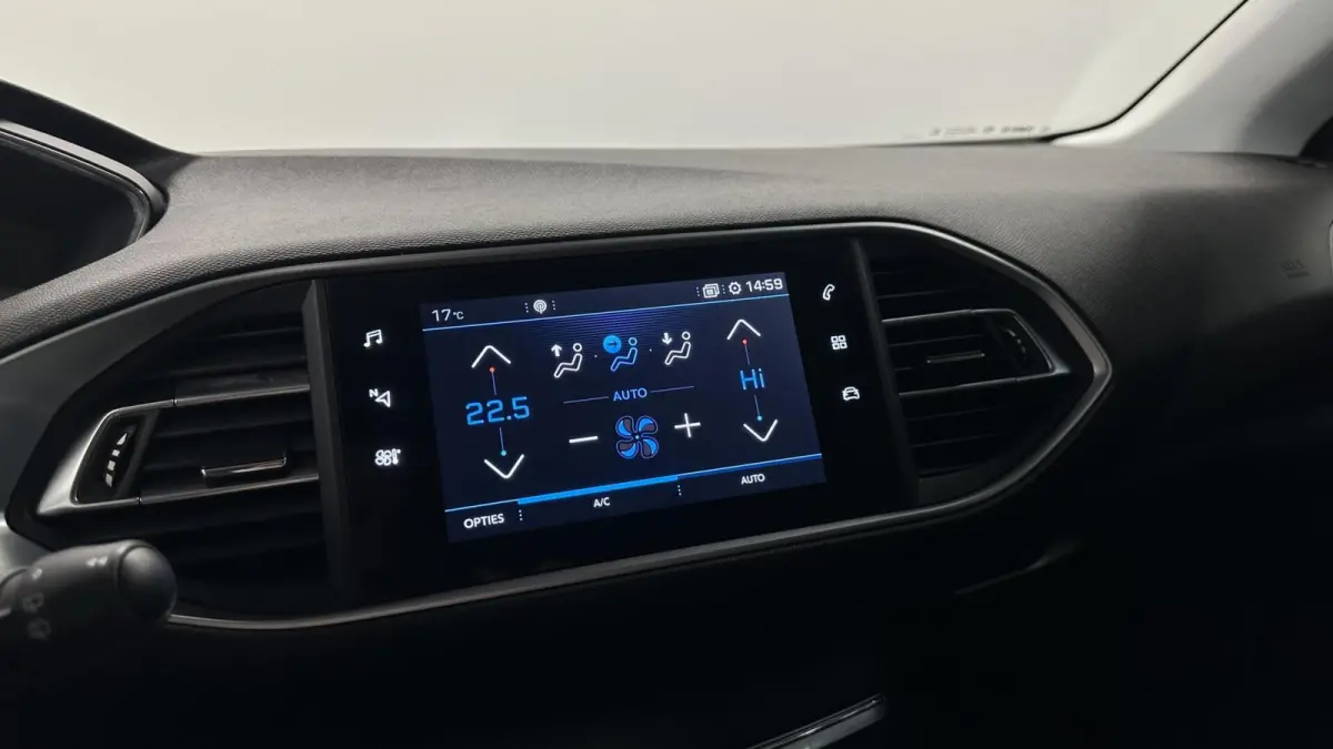 1.2 PureTech Active Pack TREKHAAK NACI LM CARPLAY.