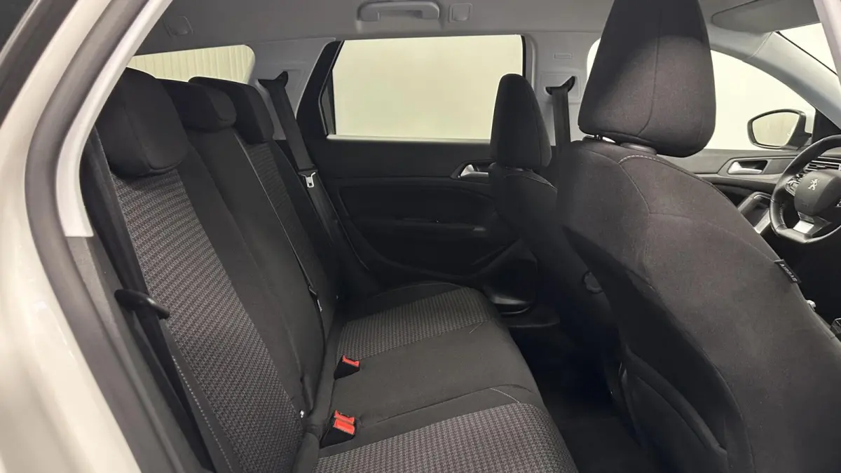 1.2 PureTech Active Pack TREKHAAK NACI LM CARPLAY.