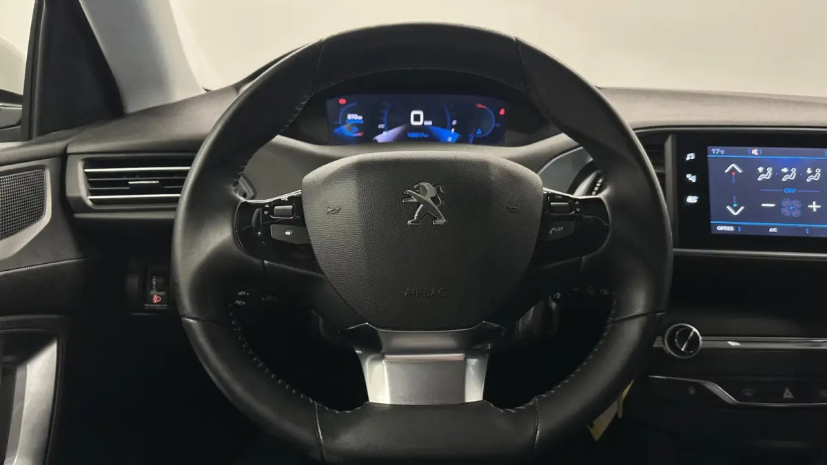 1.2 PureTech Active Pack TREKHAAK NACI LM CARPLAY.