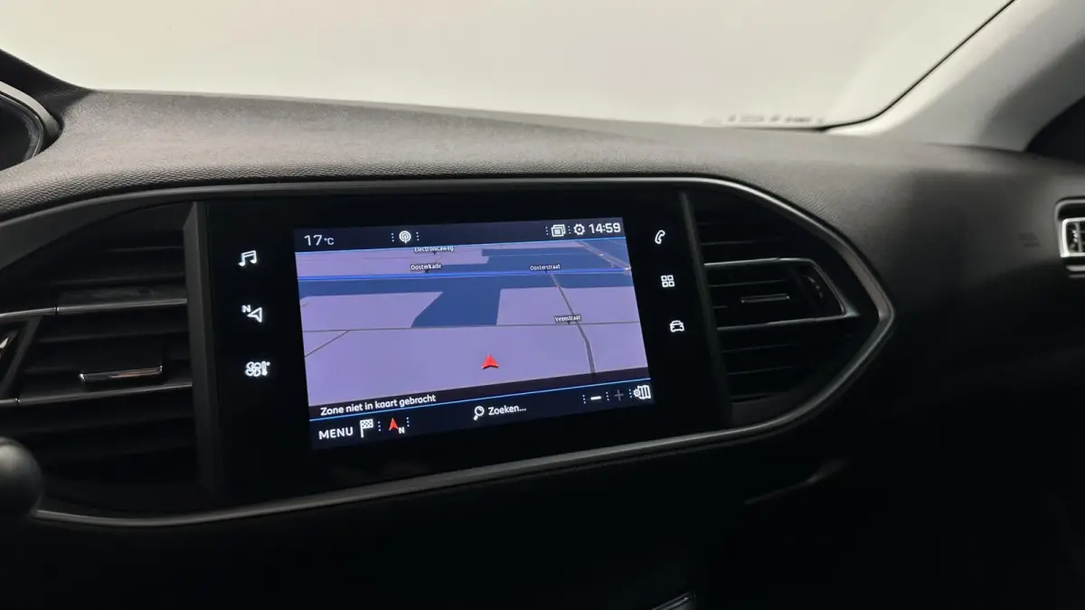 1.2 PureTech Active Pack TREKHAAK NACI LM CARPLAY.