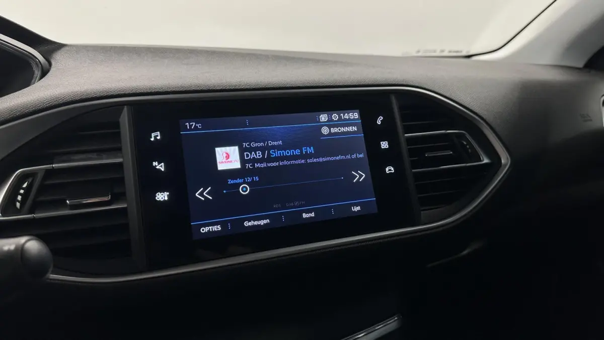 1.2 PureTech Active Pack TREKHAAK NACI LM CARPLAY.