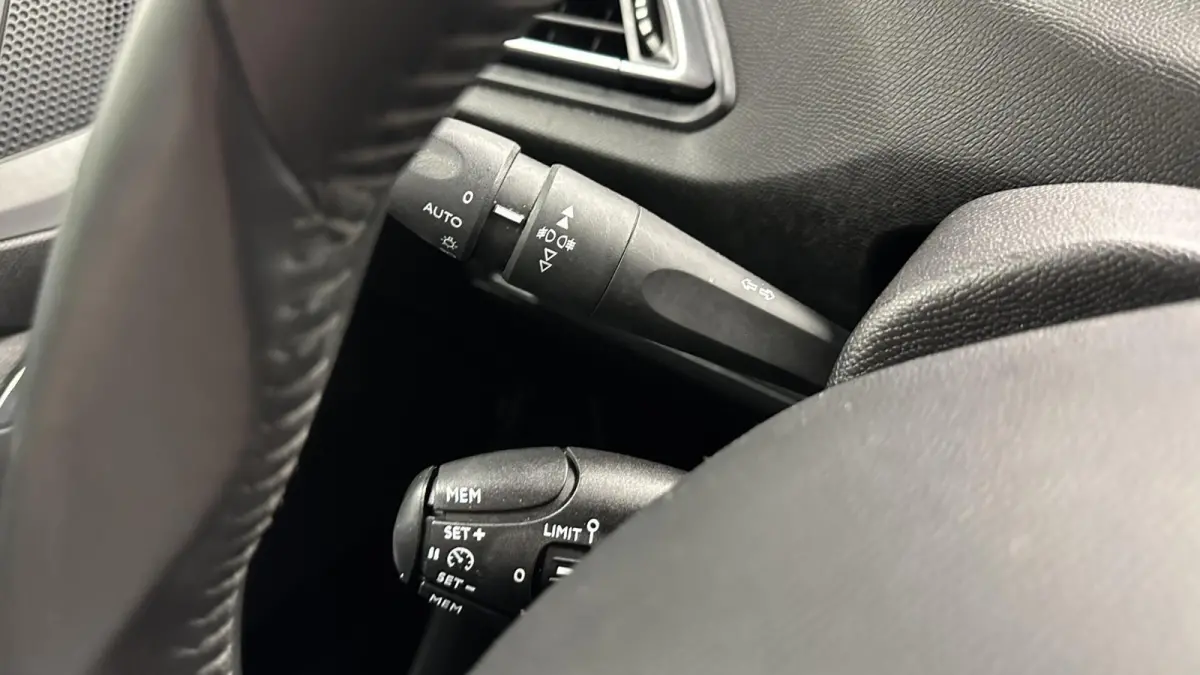 1.2 PureTech Active Pack TREKHAAK NACI LM CARPLAY.