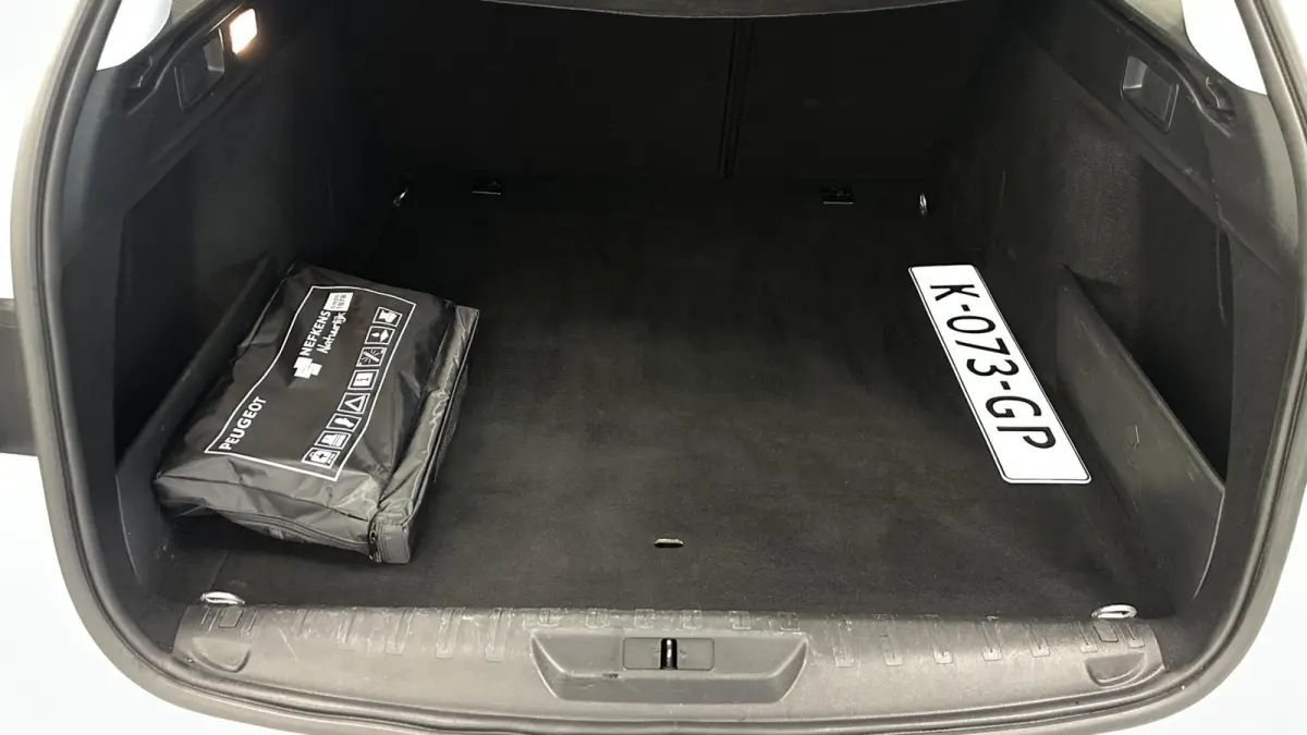 1.2 PureTech Active Pack TREKHAAK NACI LM CARPLAY.