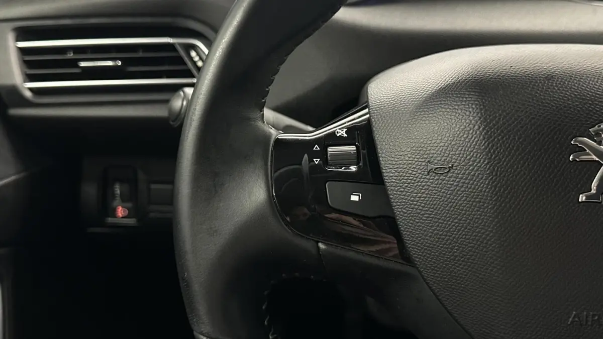 1.2 PureTech Active Pack TREKHAAK NACI LM CARPLAY.