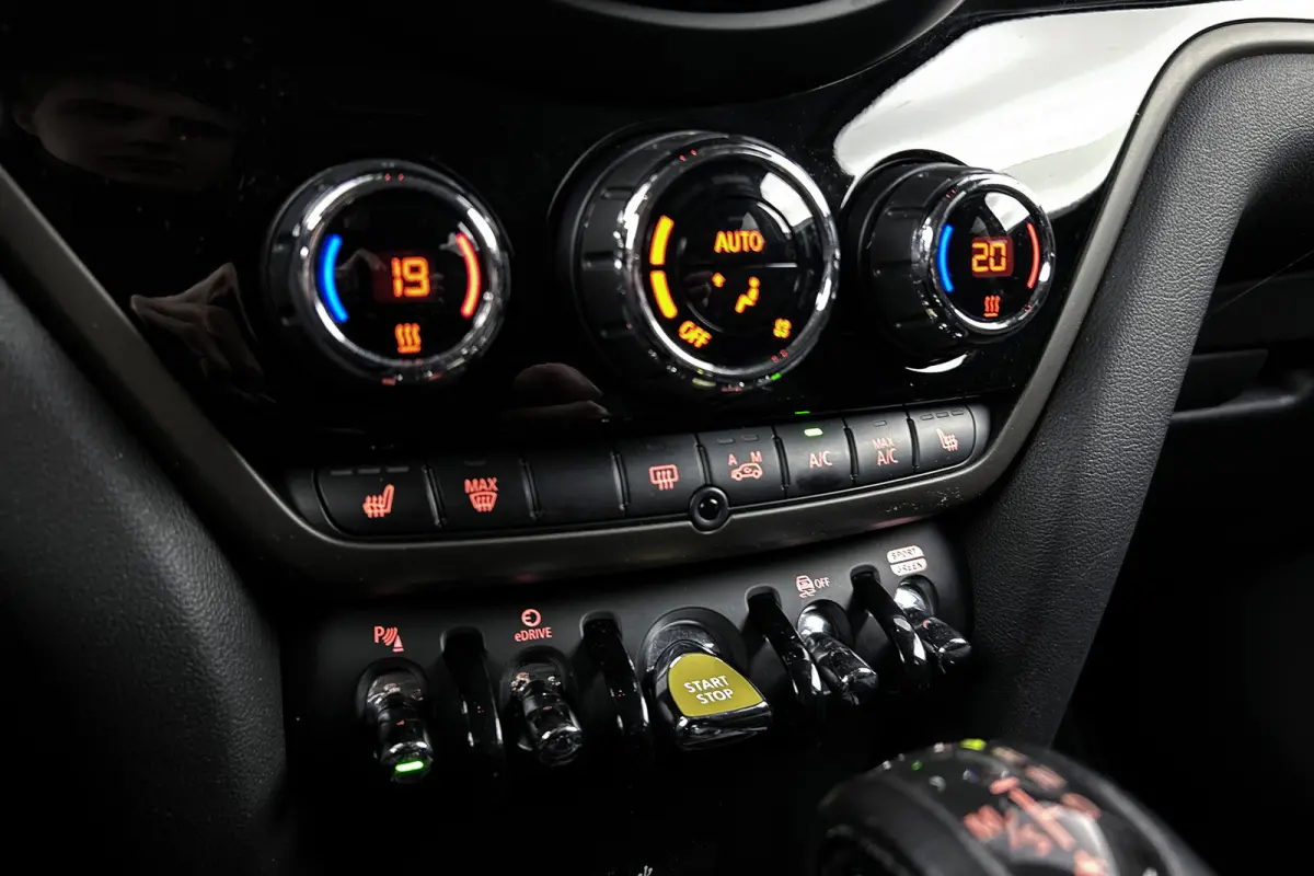 | 225 pk | 84% SOH | 1.5 Cooper ALL4 Chili | Leder | Stoelverwarming | Navigatie | LED