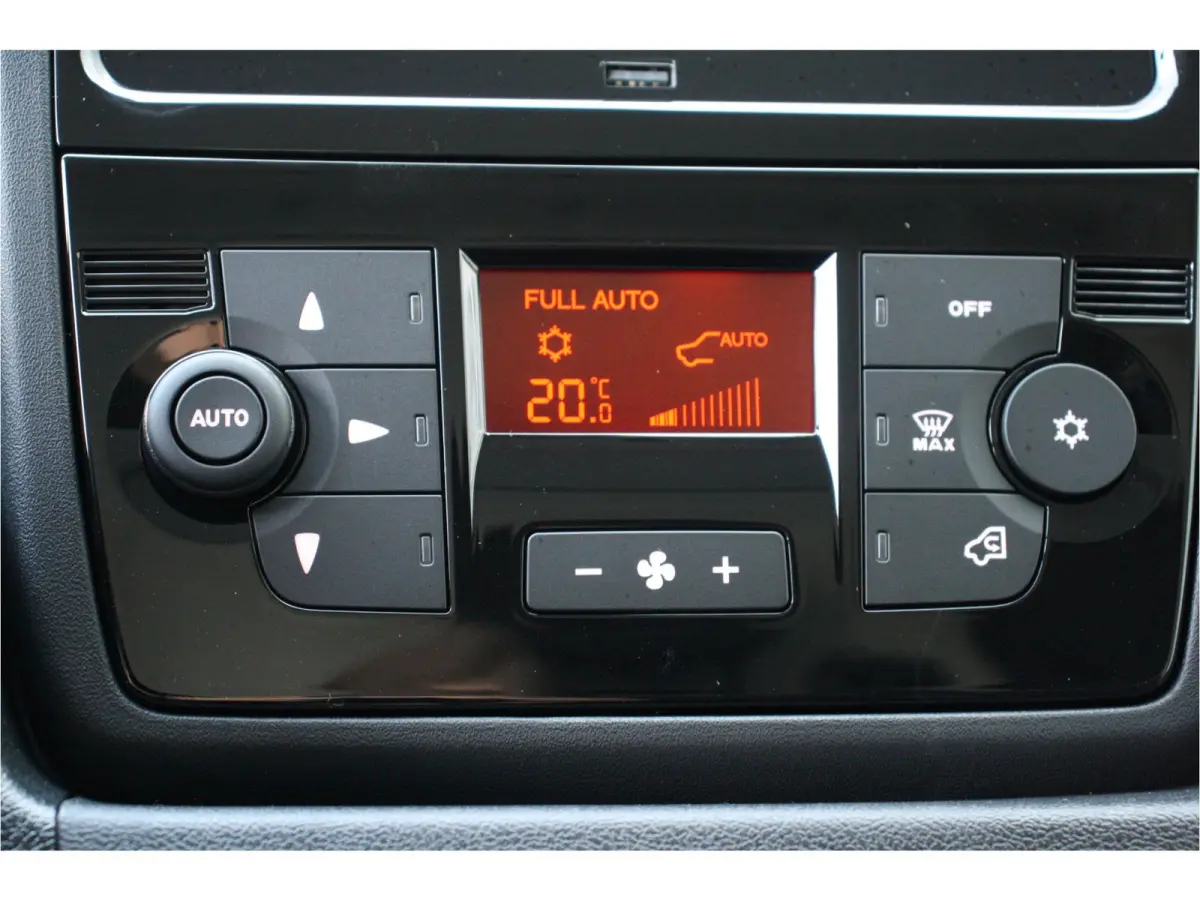 2.2 BLUEHDI 140PK L3H2 3.3T | € 7.300,- Voorraad Voordeel / NAVI / CLIMA / LED / PDC / BLUETOOTH / CRUISECONTROL / DIRECT LEVERBAAR !!