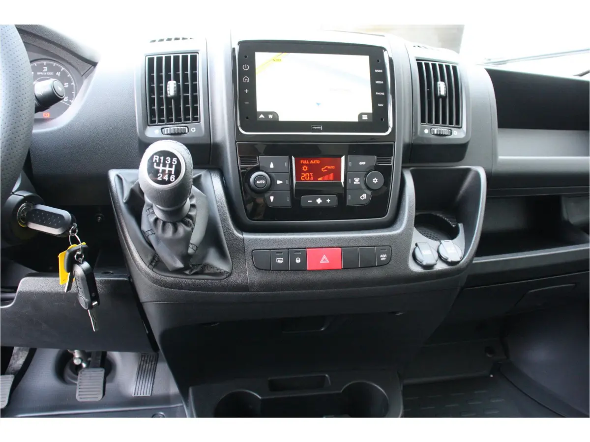 2.2 BLUEHDI 140PK L3H2 3.3T | € 7.300,- Voorraad Voordeel / NAVI / CLIMA / LED / PDC / BLUETOOTH / CRUISECONTROL / DIRECT LEVERBAAR !!