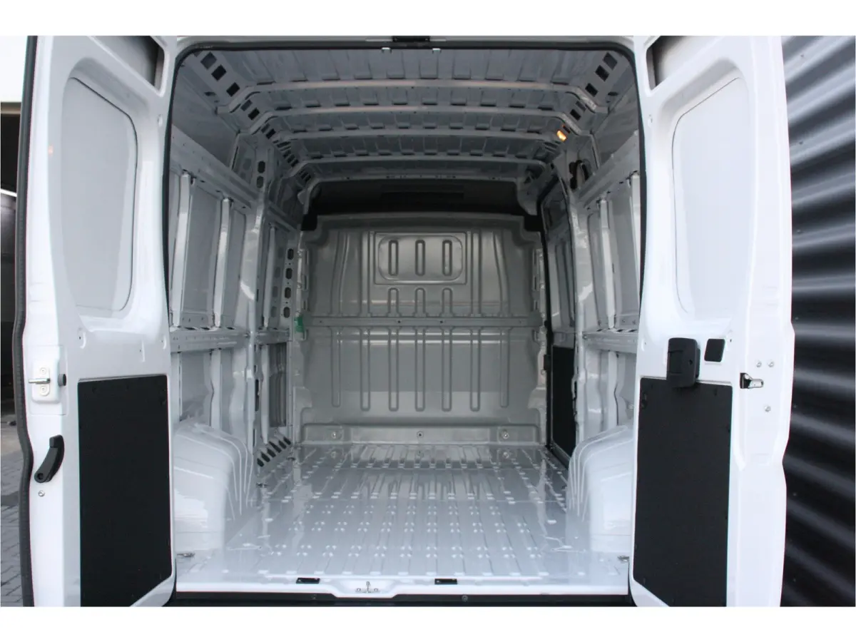 2.2 BLUEHDI 140PK L3H2 3.3T | € 7.300,- Voorraad Voordeel / NAVI / CLIMA / LED / PDC / BLUETOOTH / CRUISECONTROL / DIRECT LEVERBAAR !!