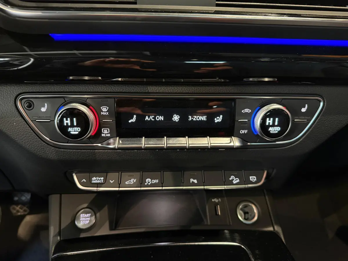 55 TFSI e S tronic quattro S line bus. Panorama schuif Head Up Black Optic