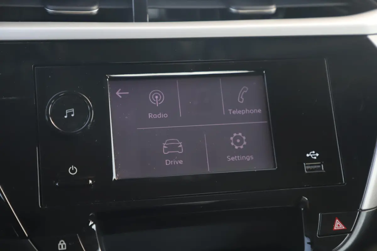 1.2 Edition NIEUWE DB RIEM! Radio Bluetooth Airco Cruise Control Rijstrooksensor Peperoncino Red Metallic!