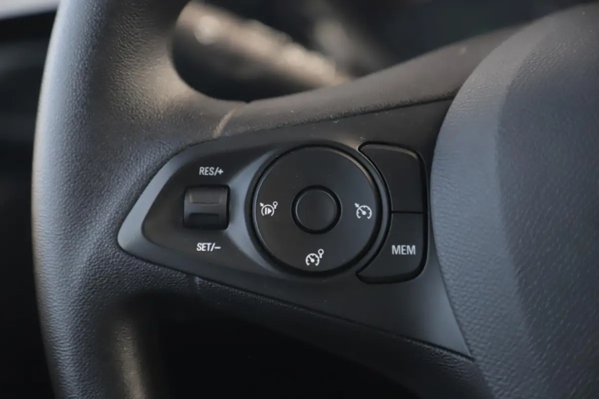 1.2 Edition NIEUWE DB RIEM! Radio Bluetooth Airco Cruise Control Rijstrooksensor Peperoncino Red Metallic!