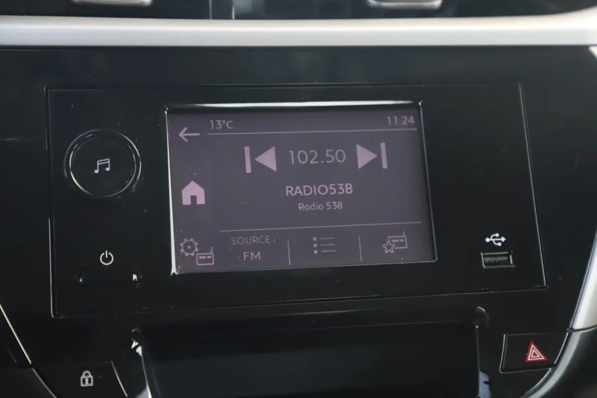 1.2 Edition NIEUWE DB RIEM! Radio Bluetooth Airco Cruise Control Rijstrooksensor Peperoncino Red Metallic!