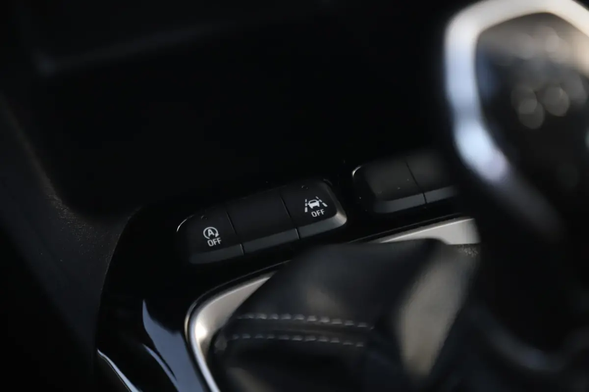 1.2 Edition NIEUWE DB RIEM! Radio Bluetooth Airco Cruise Control Rijstrooksensor Peperoncino Red Metallic!