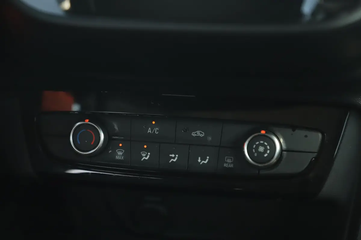 1.2 Edition NIEUWE DB RIEM! Radio Bluetooth Airco Cruise Control Rijstrooksensor Peperoncino Red Metallic!