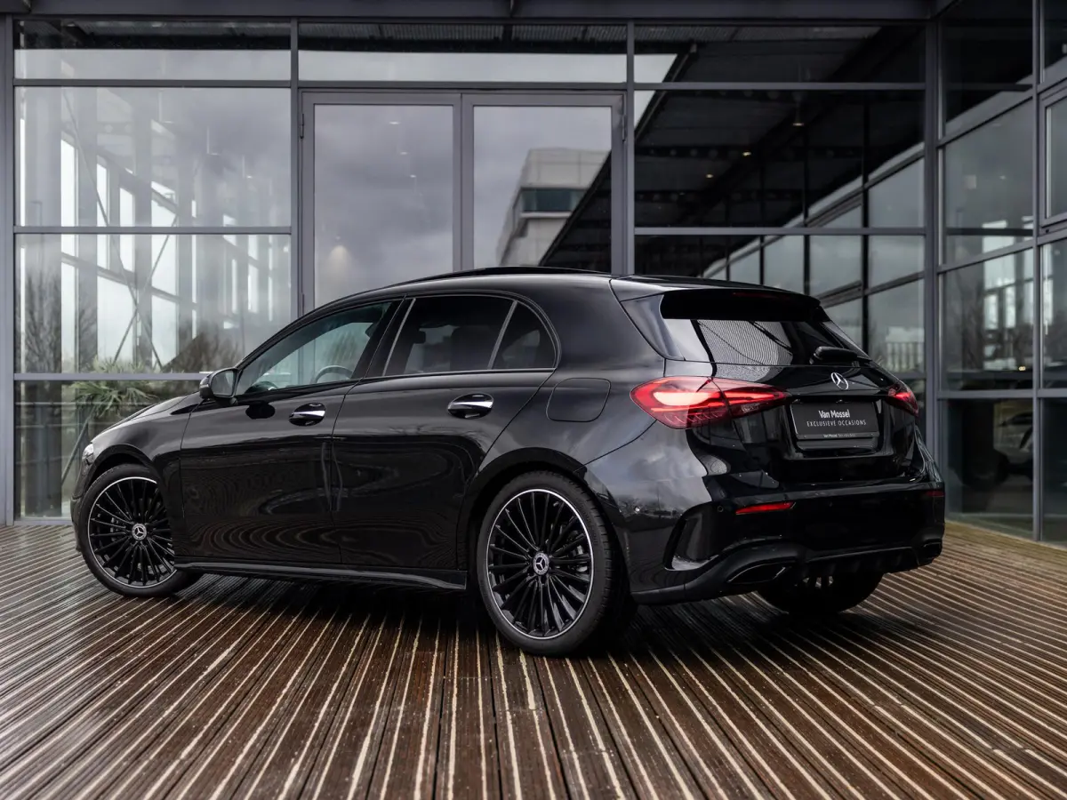 180 Business Solution AMG | PANORAMA\SCHUIF-KANTELDAK | HEAD-UP DISPLAY | STOELMEMORY | SFEERVERLICHTING | 360 CAMERA | KEYLESS | MULTISPAAK 19 INCH | NIGHTPAKKET | STOELVERWARMING | MULTI B