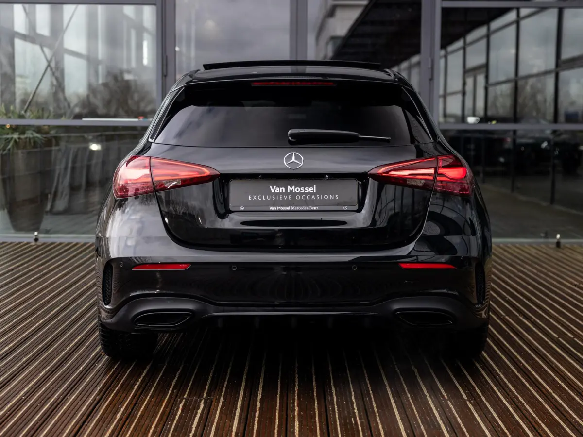 180 Business Solution AMG | PANORAMA\SCHUIF-KANTELDAK | HEAD-UP DISPLAY | STOELMEMORY | SFEERVERLICHTING | 360 CAMERA | KEYLESS | MULTISPAAK 19 INCH | NIGHTPAKKET | STOELVERWARMING | MULTI B