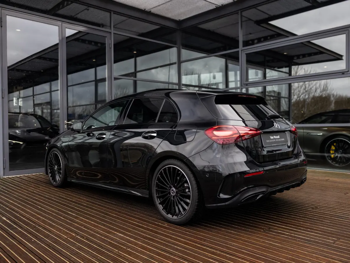 180 Business Solution AMG | PANORAMA\SCHUIF-KANTELDAK | HEAD-UP DISPLAY | STOELMEMORY | SFEERVERLICHTING | 360 CAMERA | KEYLESS | MULTISPAAK 19 INCH | NIGHTPAKKET | STOELVERWARMING | MULTI B
