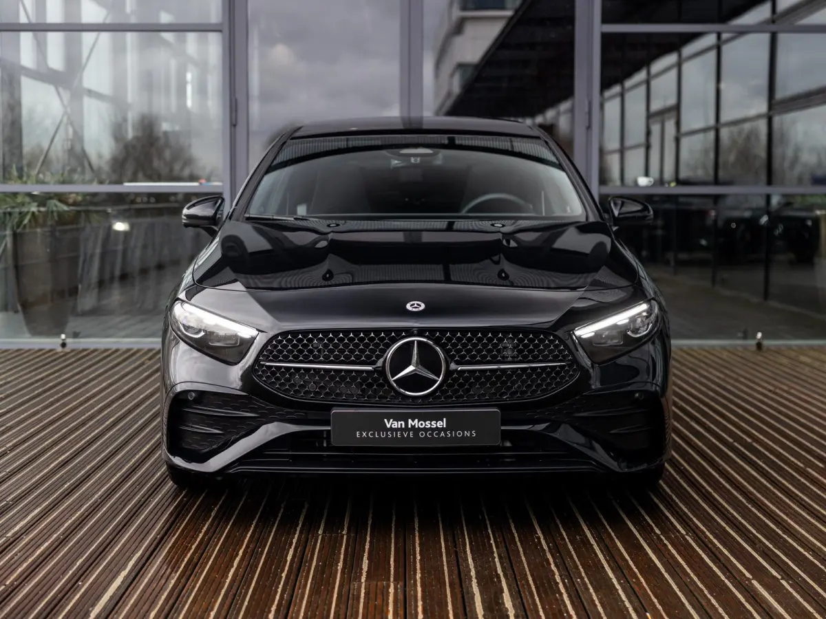 180 Business Solution AMG | PANORAMA\SCHUIF-KANTELDAK | HEAD-UP DISPLAY | STOELMEMORY | SFEERVERLICHTING | 360 CAMERA | KEYLESS | MULTISPAAK 19 INCH | NIGHTPAKKET | STOELVERWARMING | MULTI B