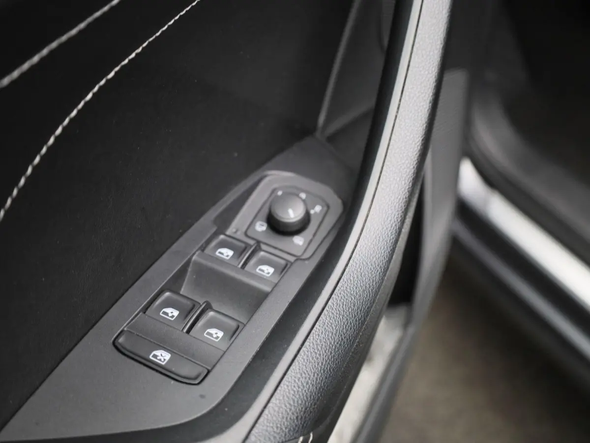 1.5 TSI Ambition | Automaat | Panoramadak | Stoel + Stuur Verwarming | Achteruitrij Camera | LED Koplampen |