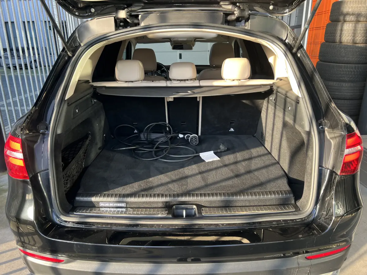 350e 4MATIC Ambition Hybride | LEDER | TREKHAAK | SCHUIF/KANTELDAK | 360 CAMERA | NAVI | ADAPTIVE CRUISE CONTROL | PDC V+A | CLIMATE CONTROL | LMV 19'' | STOELVERWARMING | LED | BLUETOOTH