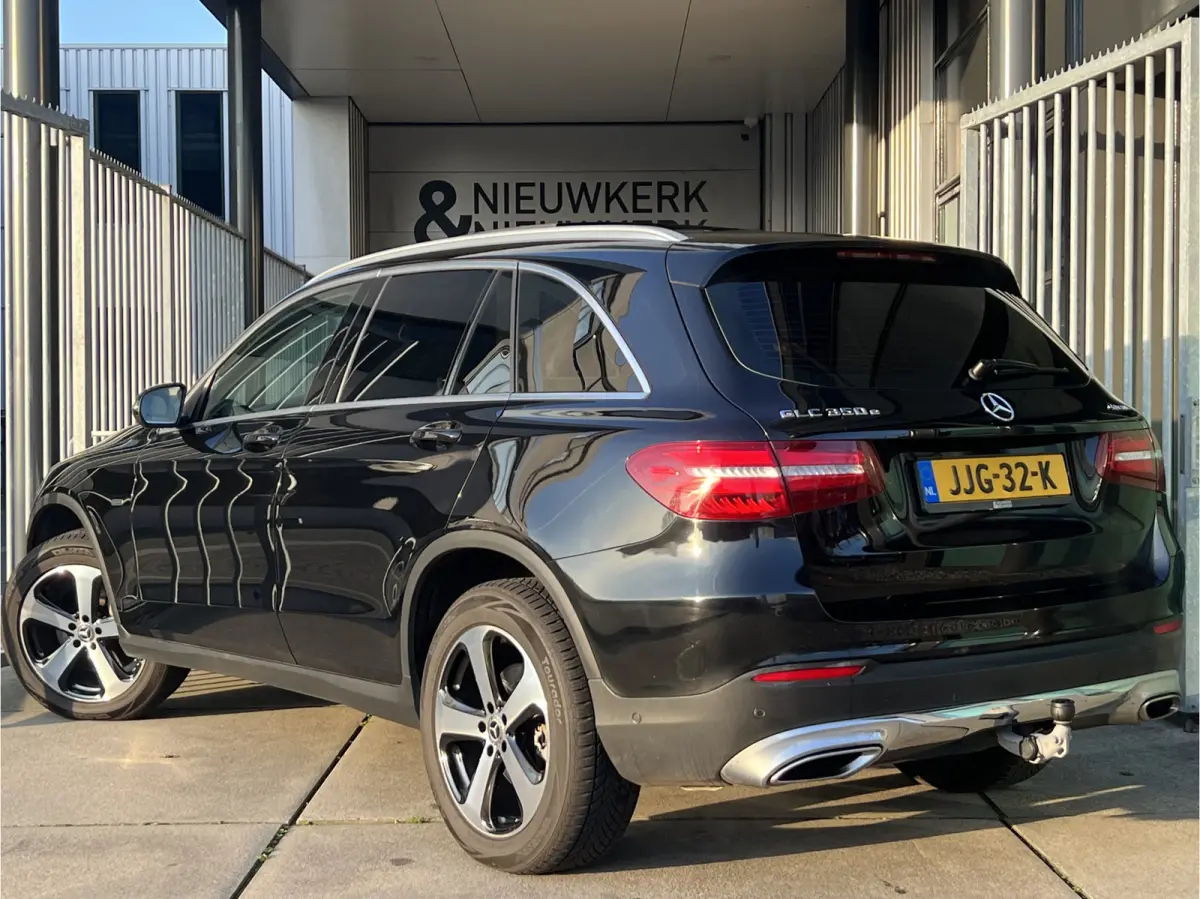 350e 4MATIC Ambition Hybride | LEDER | TREKHAAK | SCHUIF/KANTELDAK | 360 CAMERA | NAVI | ADAPTIVE CRUISE CONTROL | PDC V+A | CLIMATE CONTROL | LMV 19'' | STOELVERWARMING | LED | BLUETOOTH