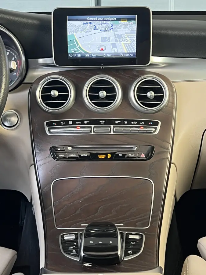 350e 4MATIC Ambition Hybride | LEDER | TREKHAAK | SCHUIF/KANTELDAK | 360 CAMERA | NAVI | ADAPTIVE CRUISE CONTROL | PDC V+A | CLIMATE CONTROL | LMV 19'' | STOELVERWARMING | LED | BLUETOOTH