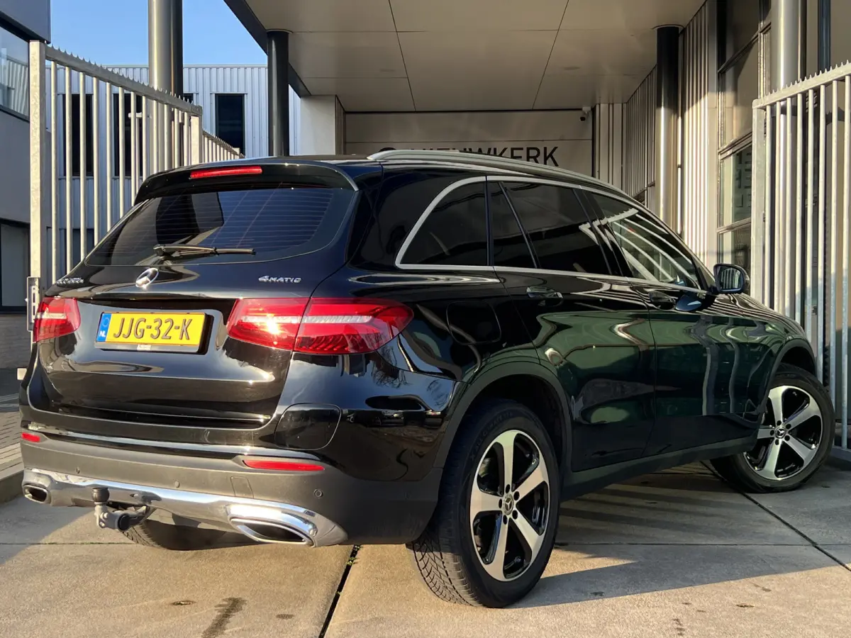 350e 4MATIC Ambition Hybride | LEDER | TREKHAAK | SCHUIF/KANTELDAK | 360 CAMERA | NAVI | ADAPTIVE CRUISE CONTROL | PDC V+A | CLIMATE CONTROL | LMV 19'' | STOELVERWARMING | LED | BLUETOOTH