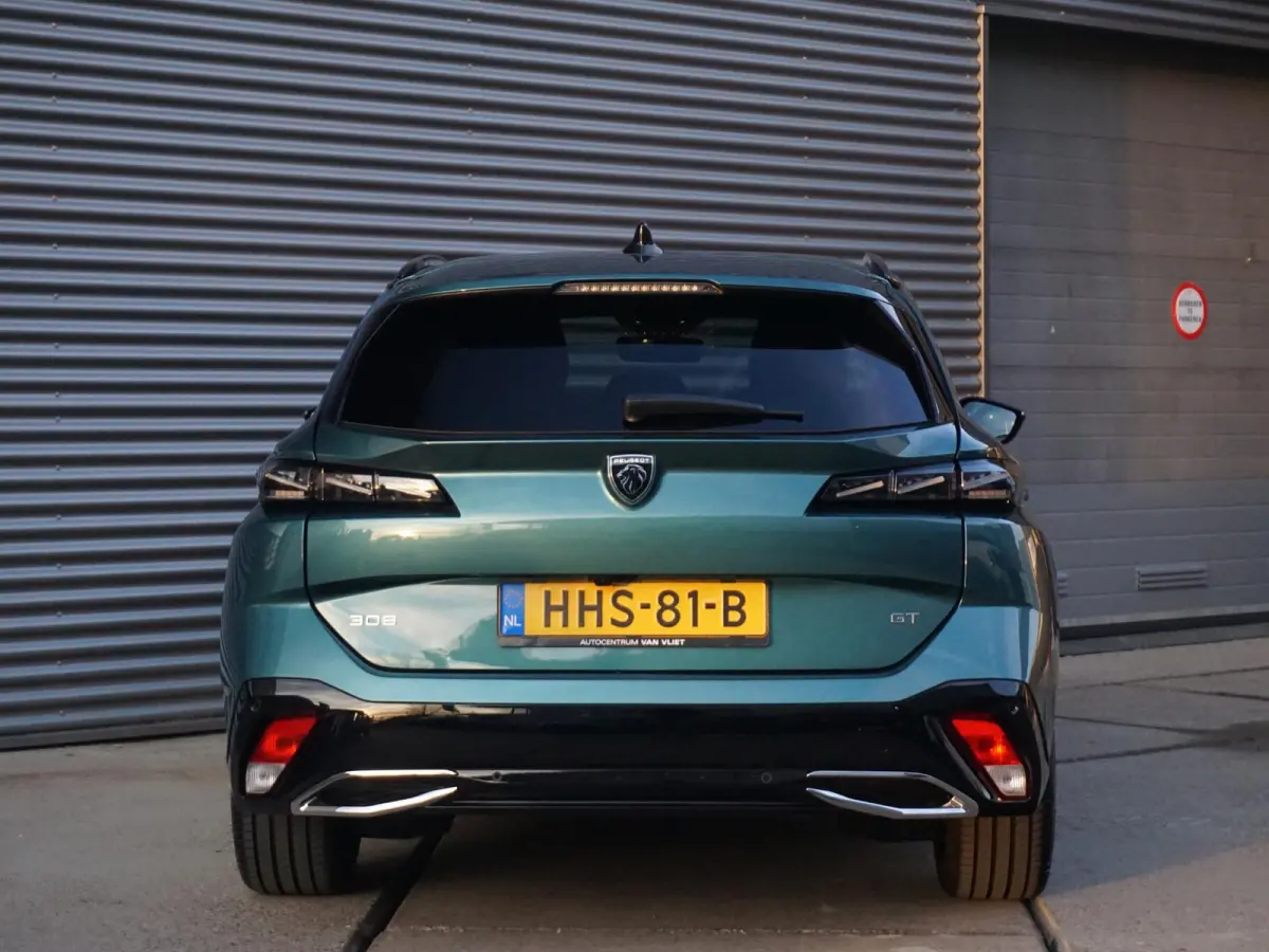 1.2 Hybrid 145 e-DCS6 GT | 360 Camera | Alcantara | Keyless Entry & Start |