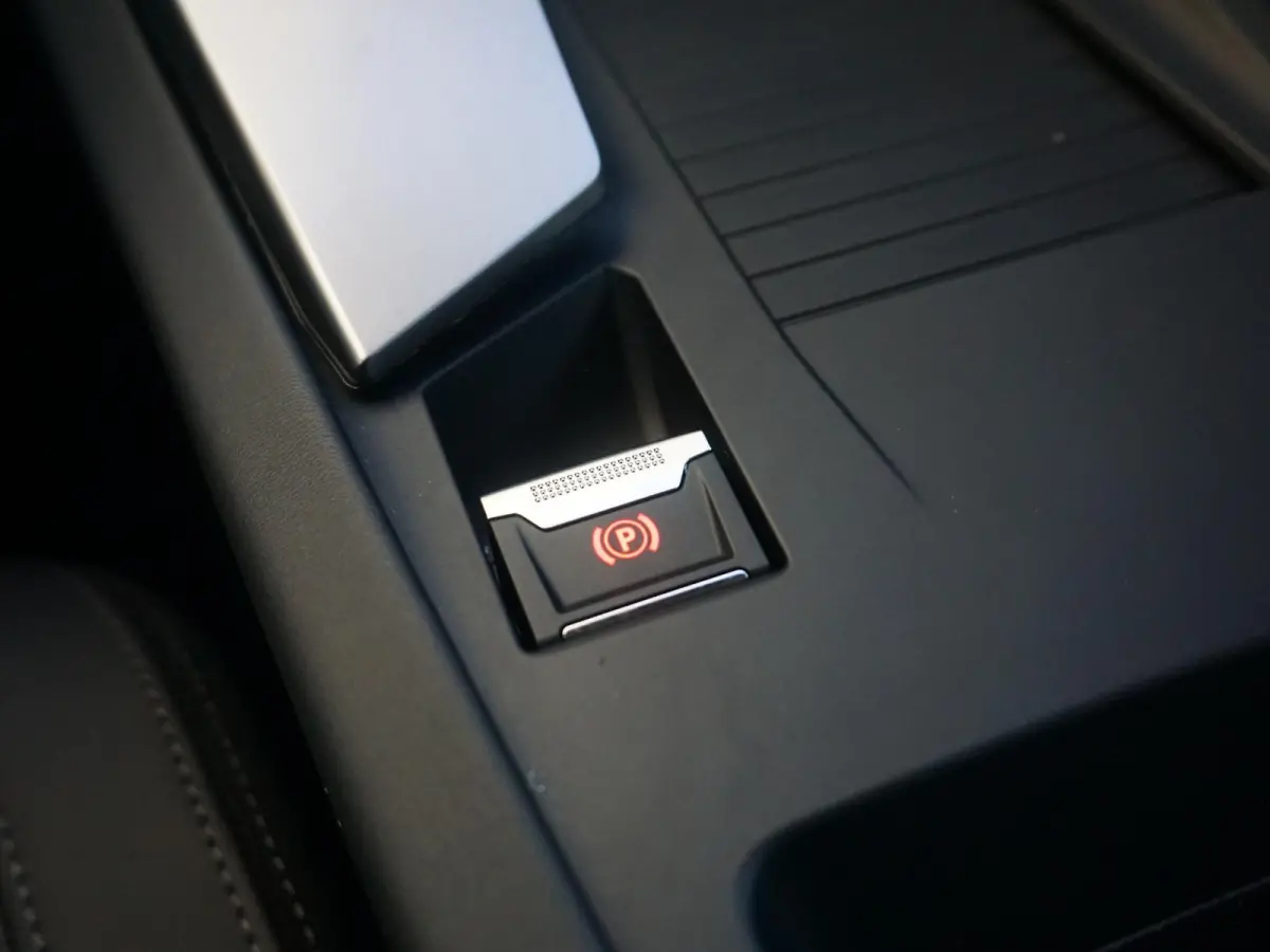 1.2 Hybrid 145 e-DCS6 GT | 360 Camera | Alcantara | Keyless Entry & Start |