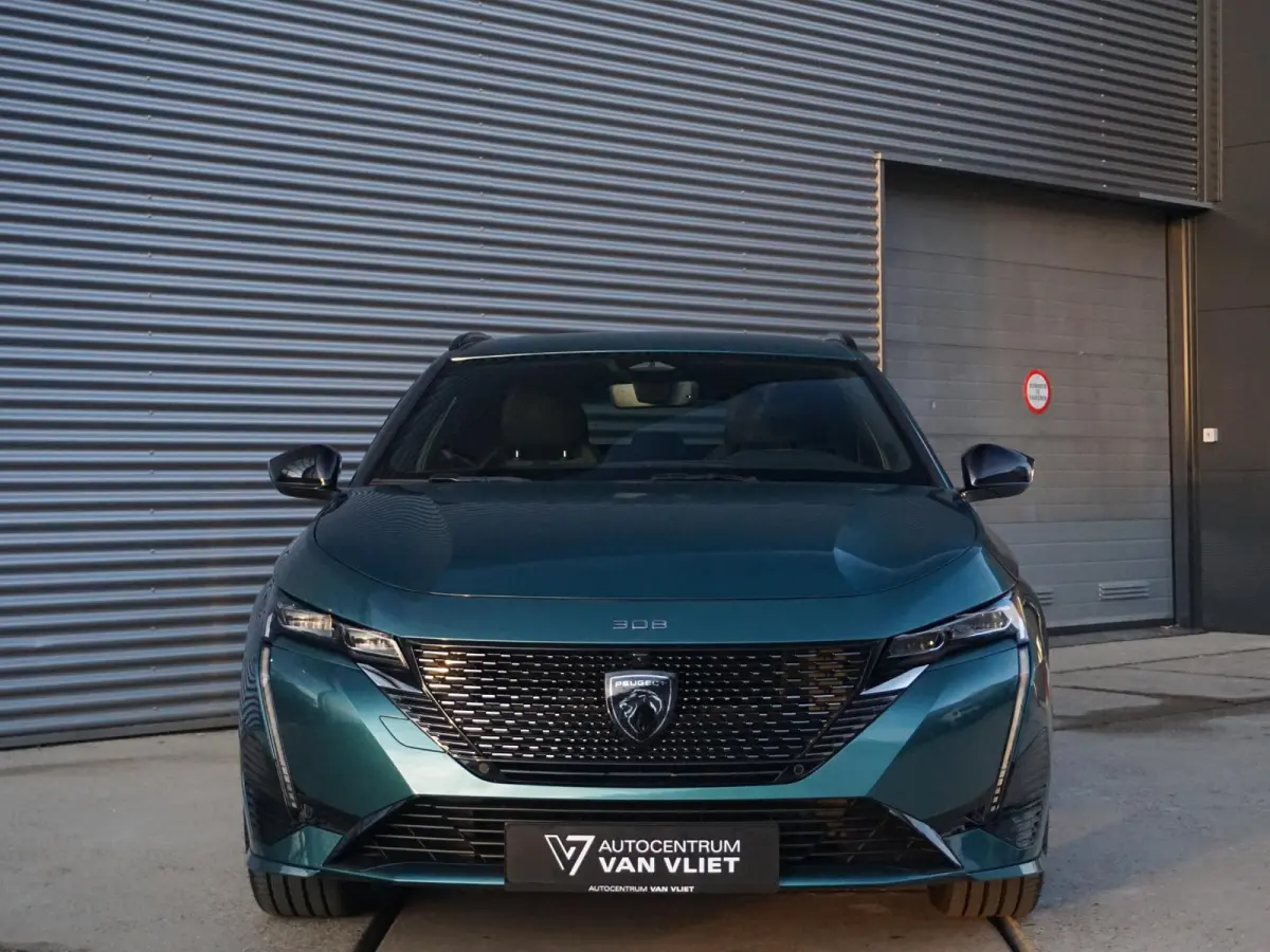 1.2 Hybrid 145 e-DCS6 GT | 360 Camera | Alcantara | Keyless Entry & Start |
