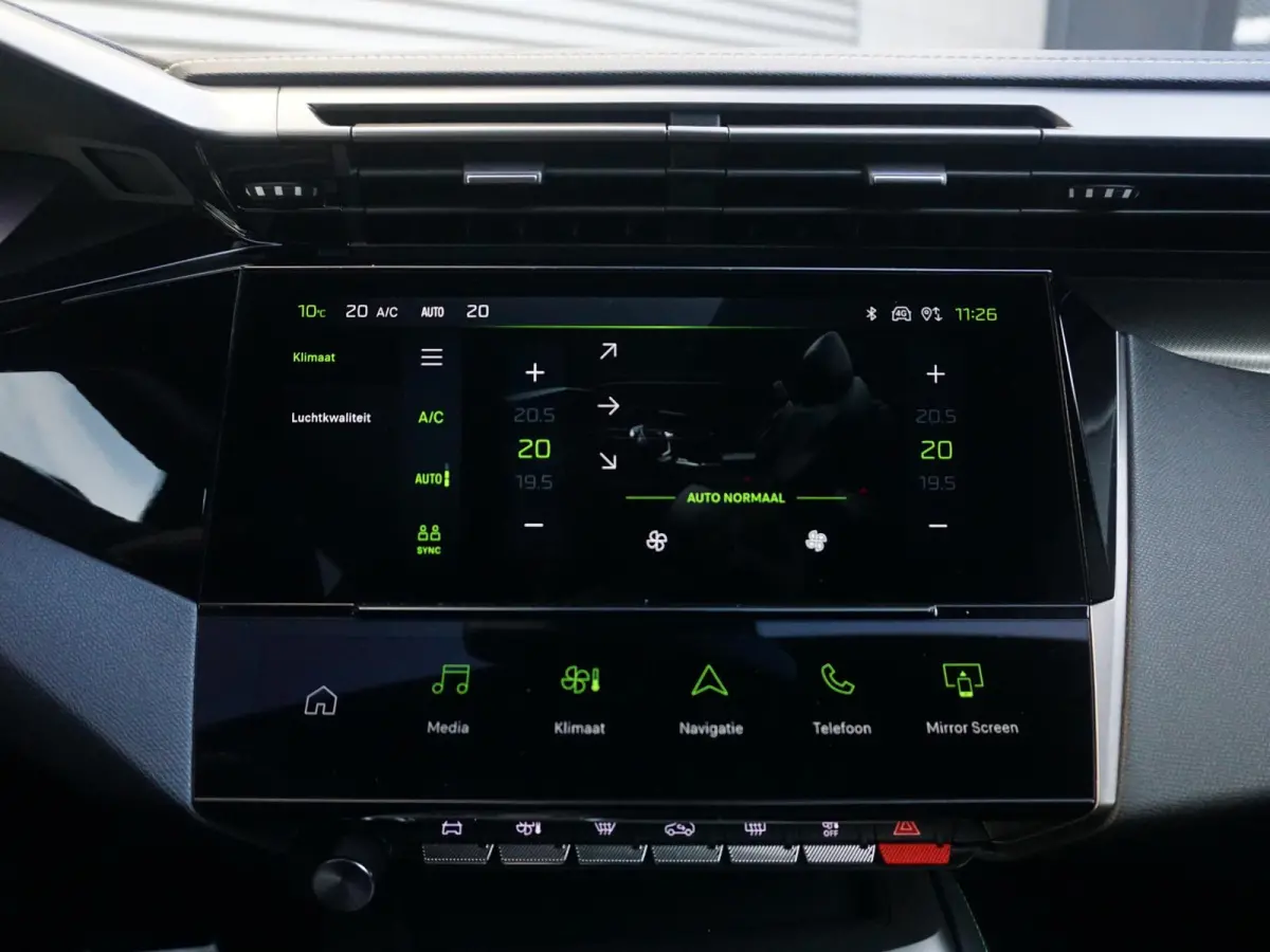 1.2 Hybrid 145 e-DCS6 GT | 360 Camera | Alcantara | Keyless Entry & Start |