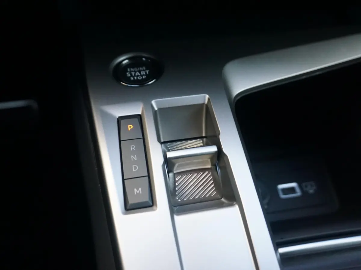 1.2 Hybrid 145 e-DCS6 GT | 360 Camera | Alcantara | Keyless Entry & Start |