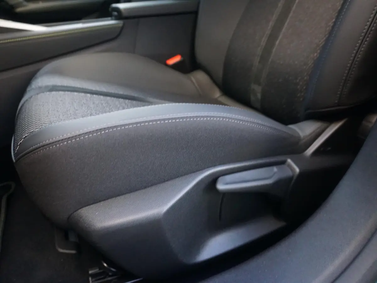 1.2 Hybrid 145 e-DCS6 GT | 360 Camera | Alcantara | Keyless Entry & Start |