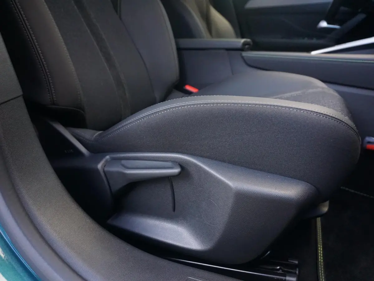 1.2 Hybrid 145 e-DCS6 GT | 360 Camera | Alcantara | Keyless Entry & Start |