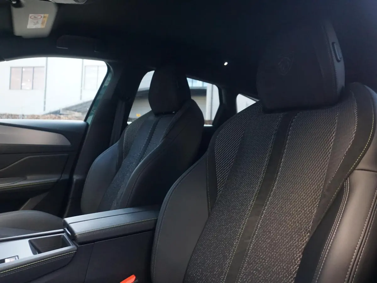 1.2 Hybrid 145 e-DCS6 GT | 360 Camera | Alcantara | Keyless Entry & Start |