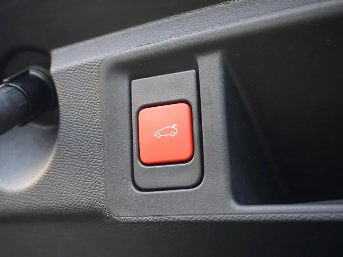1.2 Hybrid 145 e-DCS6 GT | 360 Camera | Alcantara | Keyless Entry & Start |