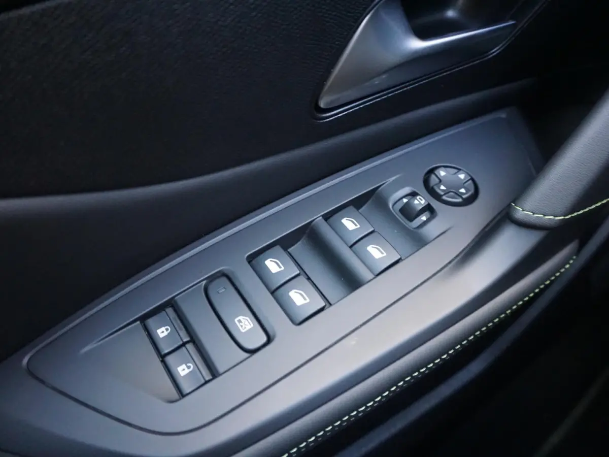 1.2 Hybrid 145 e-DCS6 GT | 360 Camera | Alcantara | Keyless Entry & Start |