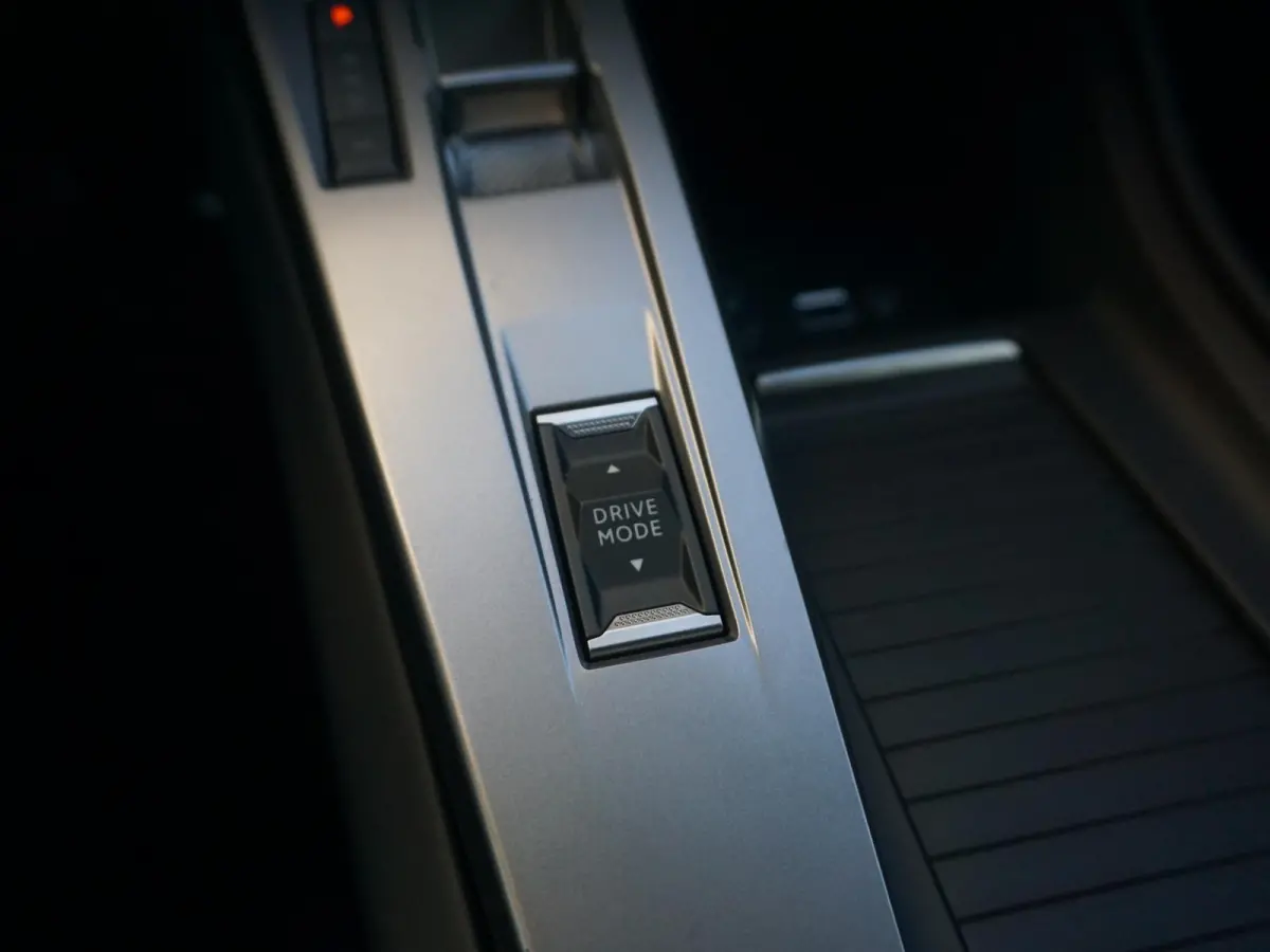 1.2 Hybrid 145 e-DCS6 GT | 360 Camera | Alcantara | Keyless Entry & Start |
