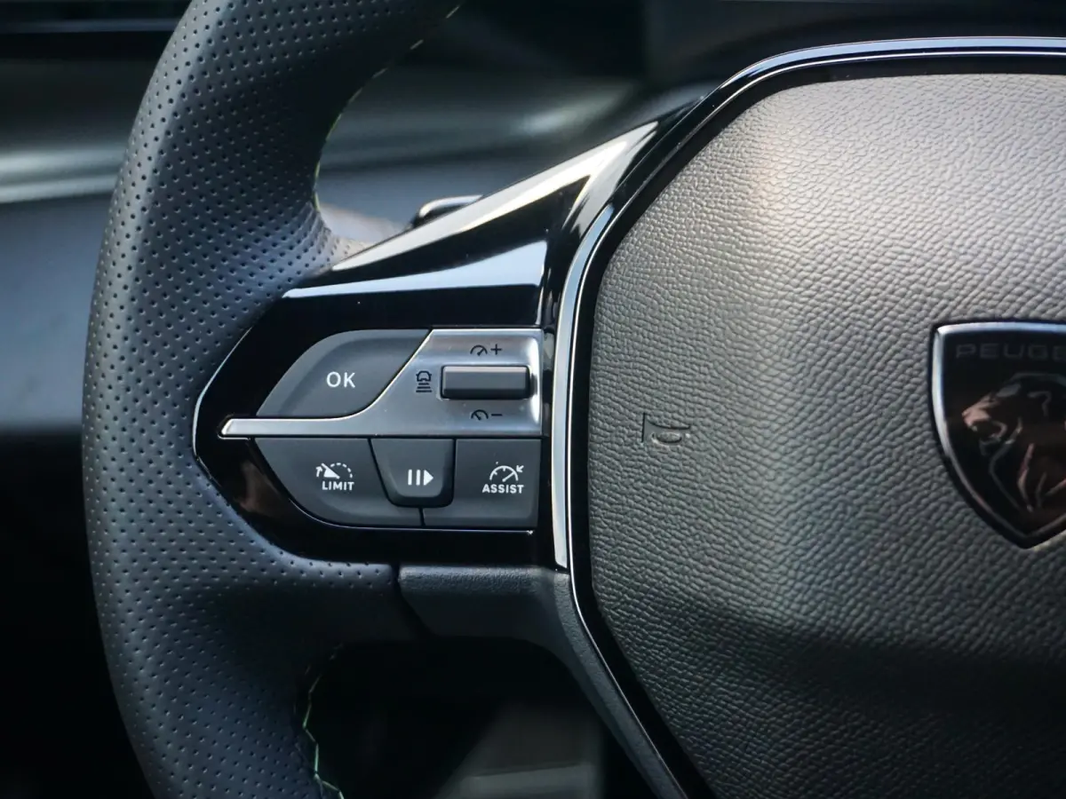 1.2 Hybrid 145 e-DCS6 GT | 360 Camera | Alcantara | Keyless Entry & Start |