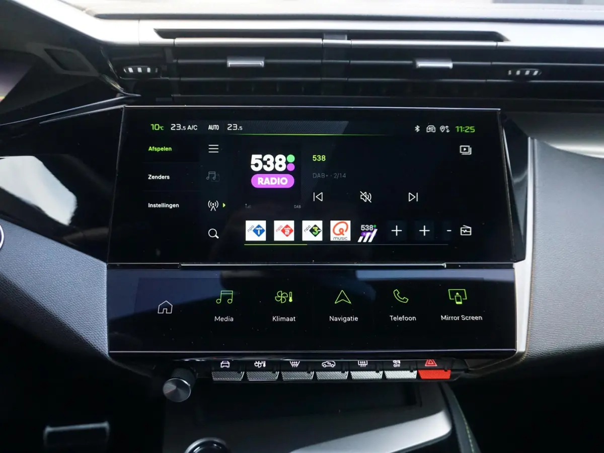 1.2 Hybrid 145 e-DCS6 GT | 360 Camera | Alcantara | Keyless Entry & Start |