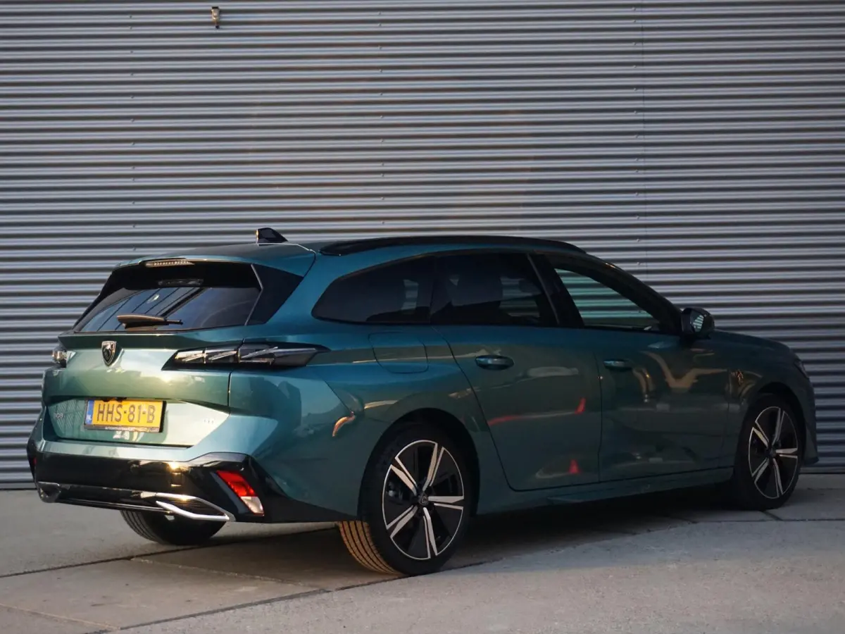 1.2 Hybrid 145 e-DCS6 GT | 360 Camera | Alcantara | Keyless Entry & Start |