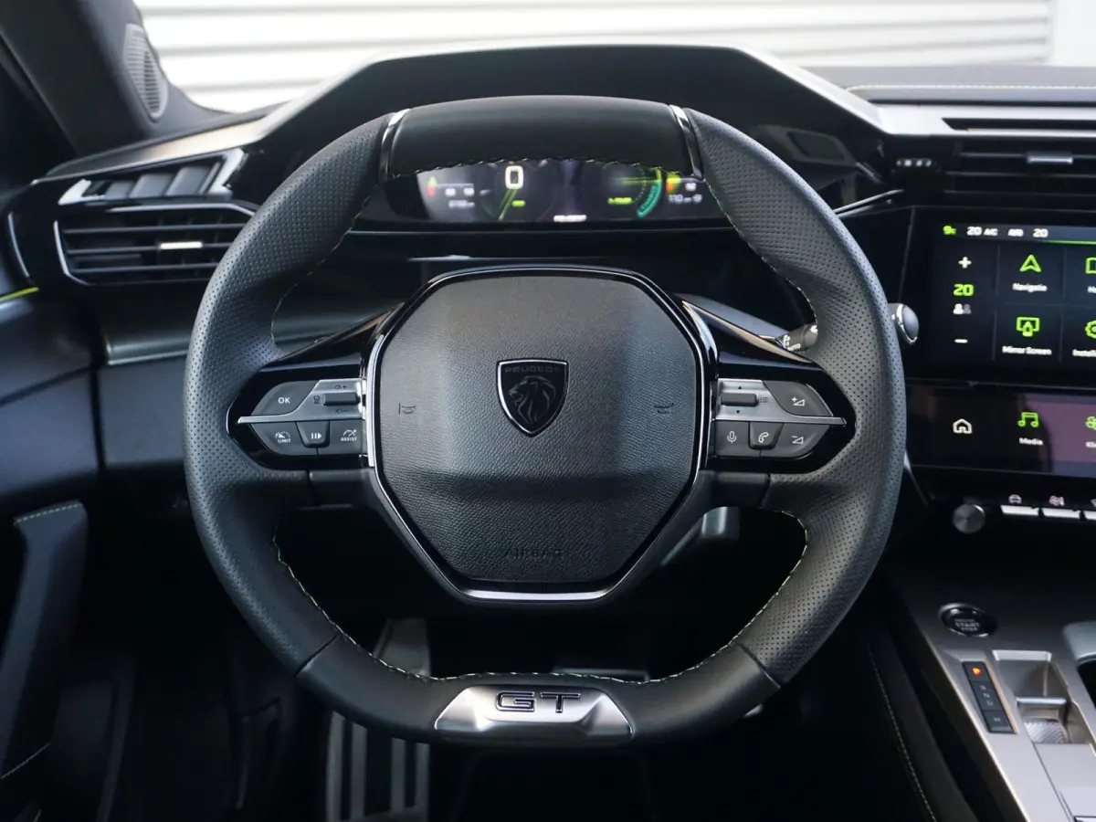 1.2 Hybrid 145 e-DCS6 GT | 360 Camera | Alcantara | Keyless Entry & Start |