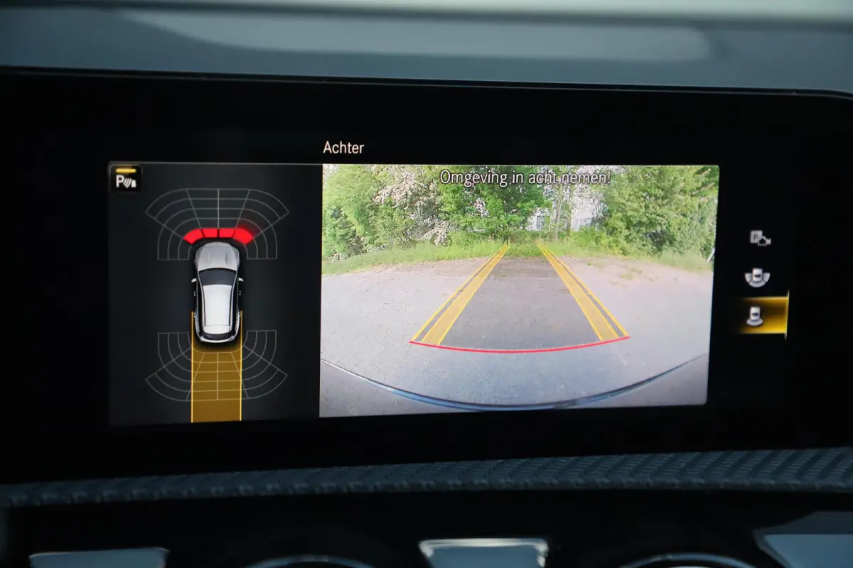 180 Business Solution Automaat Panoramadak Widescreen Full LED Stoelverwarming Navigatie Achteruitrijcamera Clima Cruise Control