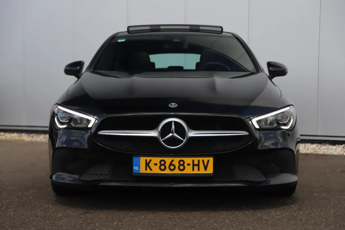 180 Business Solution Automaat Panoramadak Widescreen Full LED Stoelverwarming Navigatie Achteruitrijcamera Clima Cruise Control