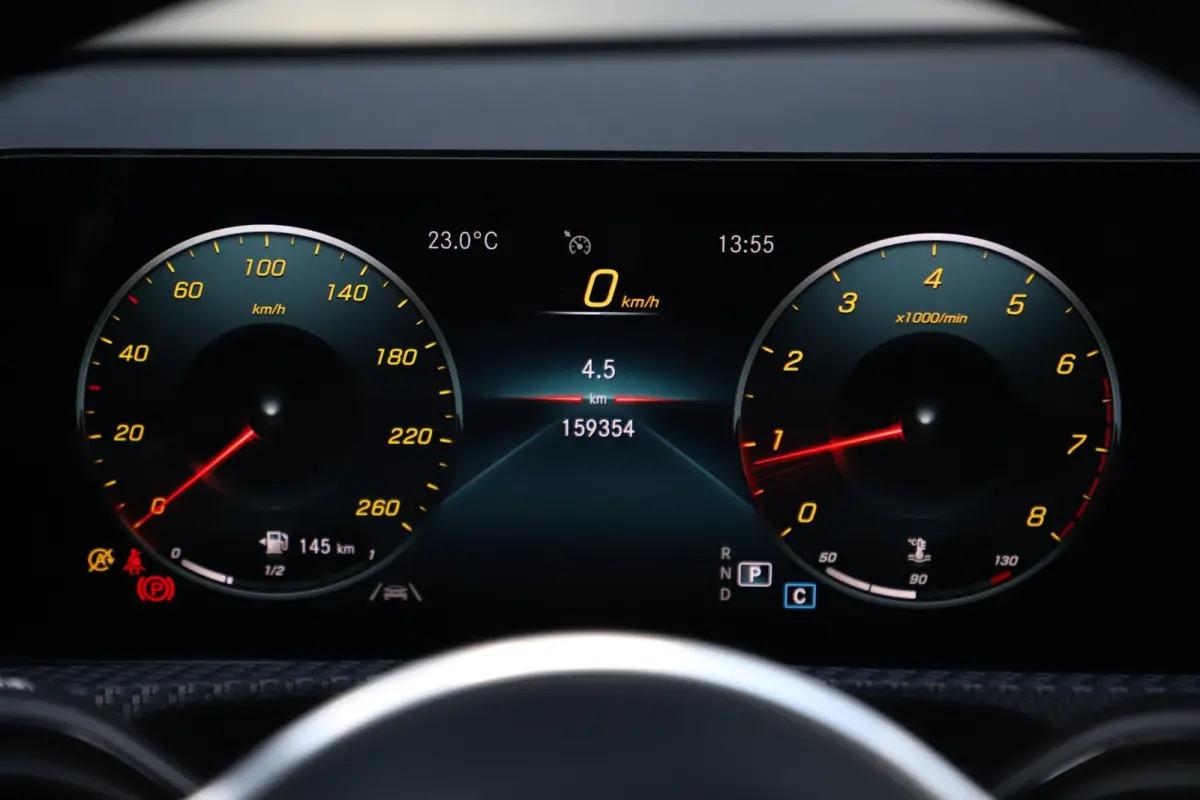 180 Business Solution Automaat Panoramadak Widescreen Full LED Stoelverwarming Navigatie Achteruitrijcamera Clima Cruise Control