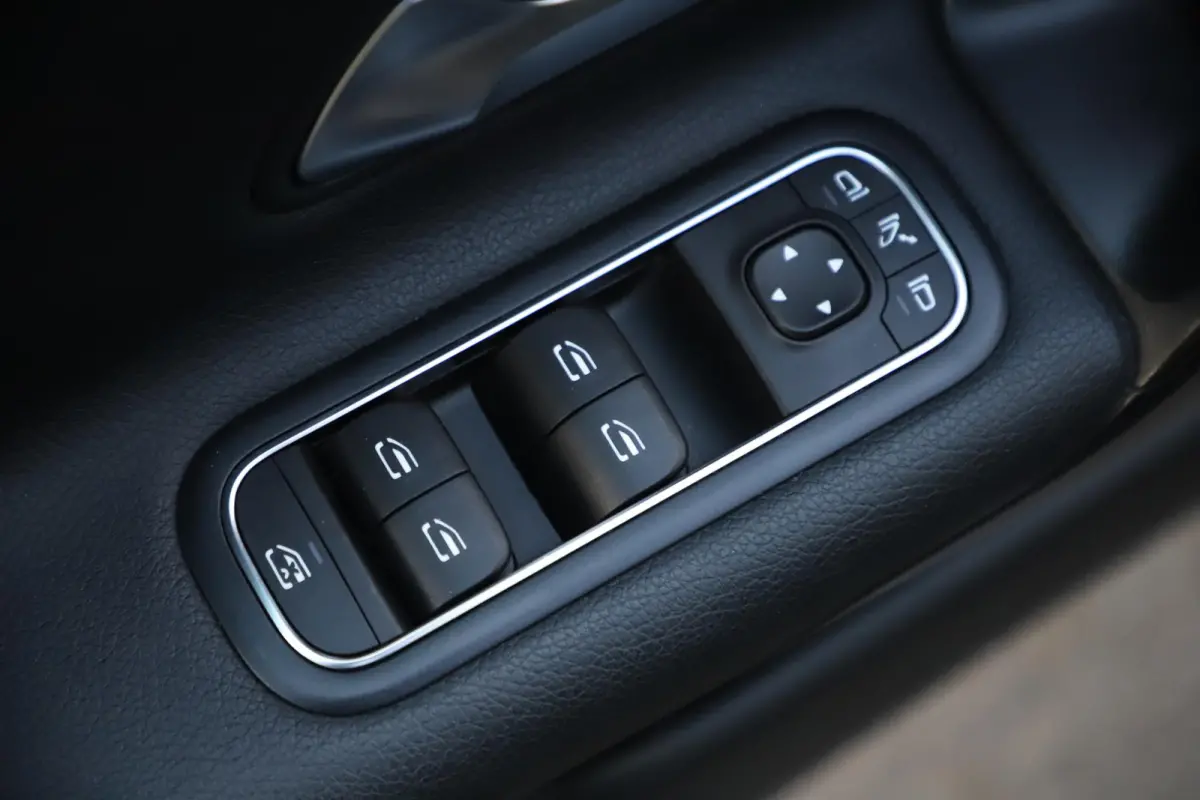 180 Business Solution Automaat Panoramadak Widescreen Full LED Stoelverwarming Navigatie Achteruitrijcamera Clima Cruise Control