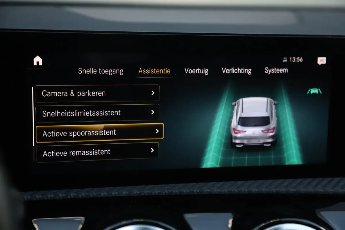 180 Business Solution Automaat Panoramadak Widescreen Full LED Stoelverwarming Navigatie Achteruitrijcamera Clima Cruise Control