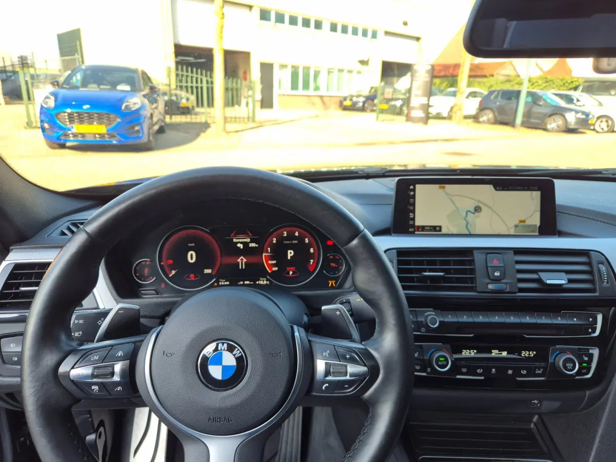 320i M Sport ACC Apple CarPlay Camera Schuifdak Lane assist volle optieslijst H&K High Executive