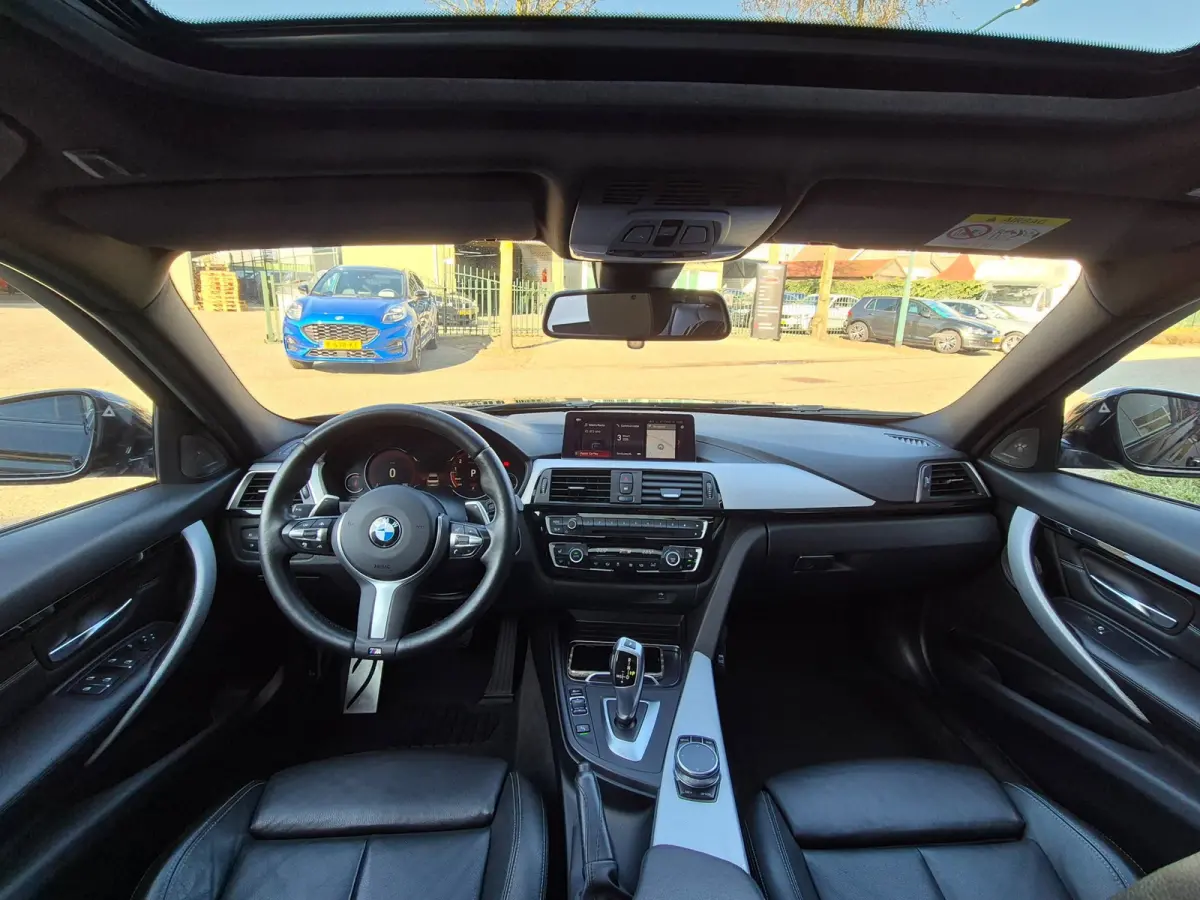 320i M Sport ACC Apple CarPlay Camera Schuifdak Lane assist volle optieslijst H&K High Executive